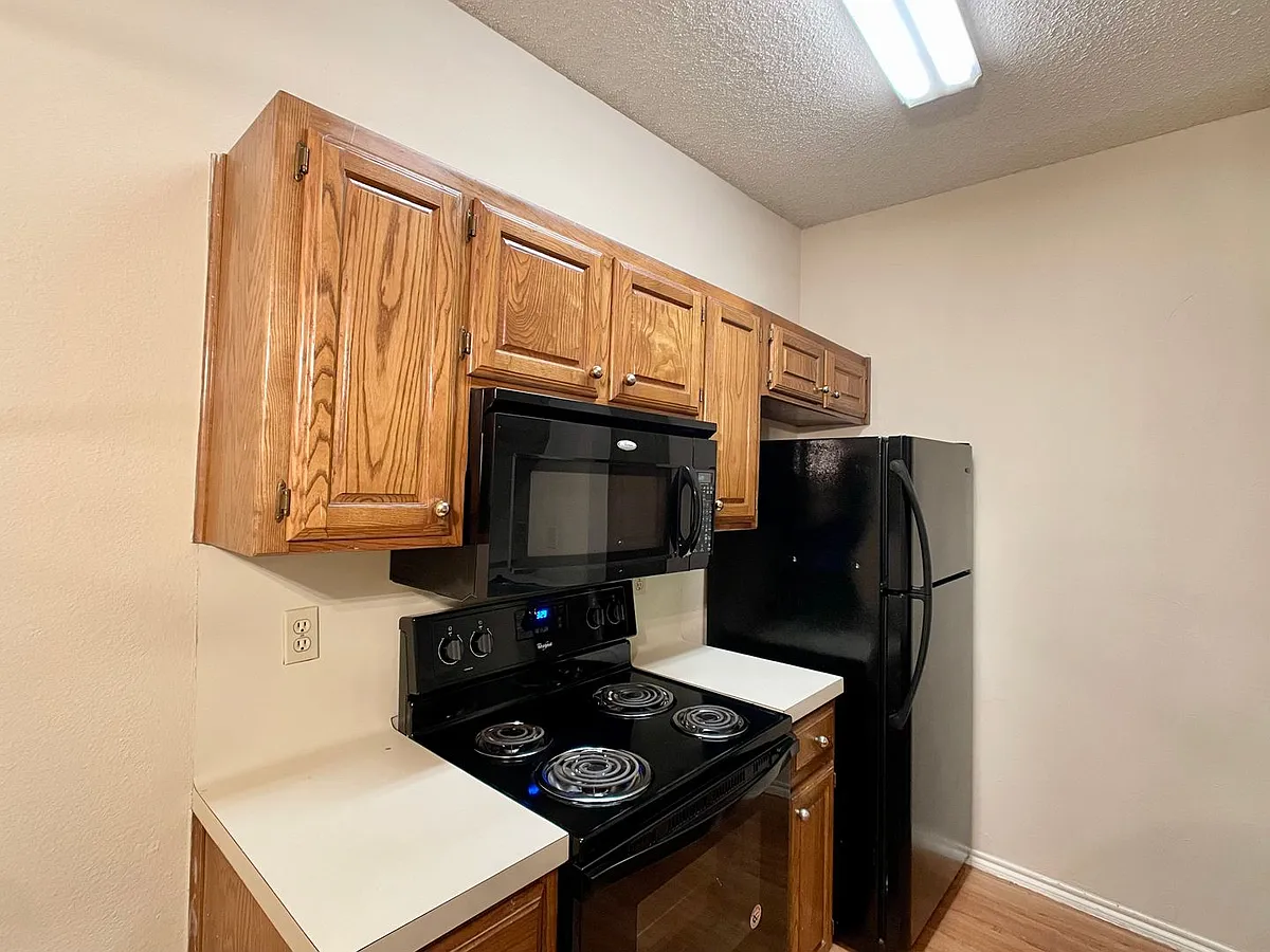 Building Photo - 914 W 26th St #101