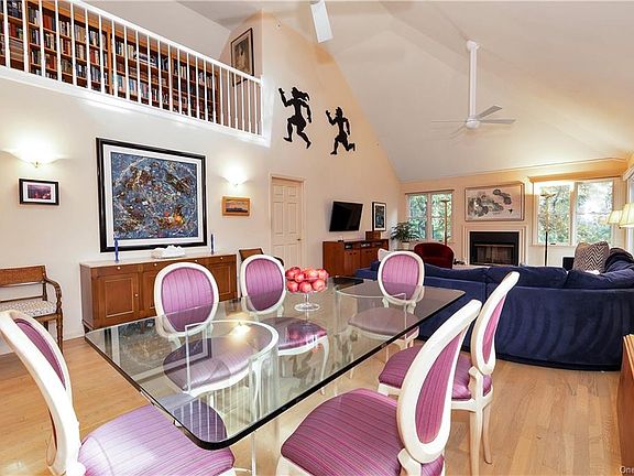 5th image of 20 Brook Hills Cir