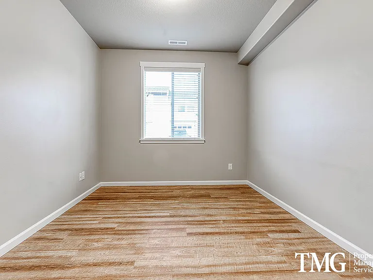 8227 NE 20th St — Photo 11