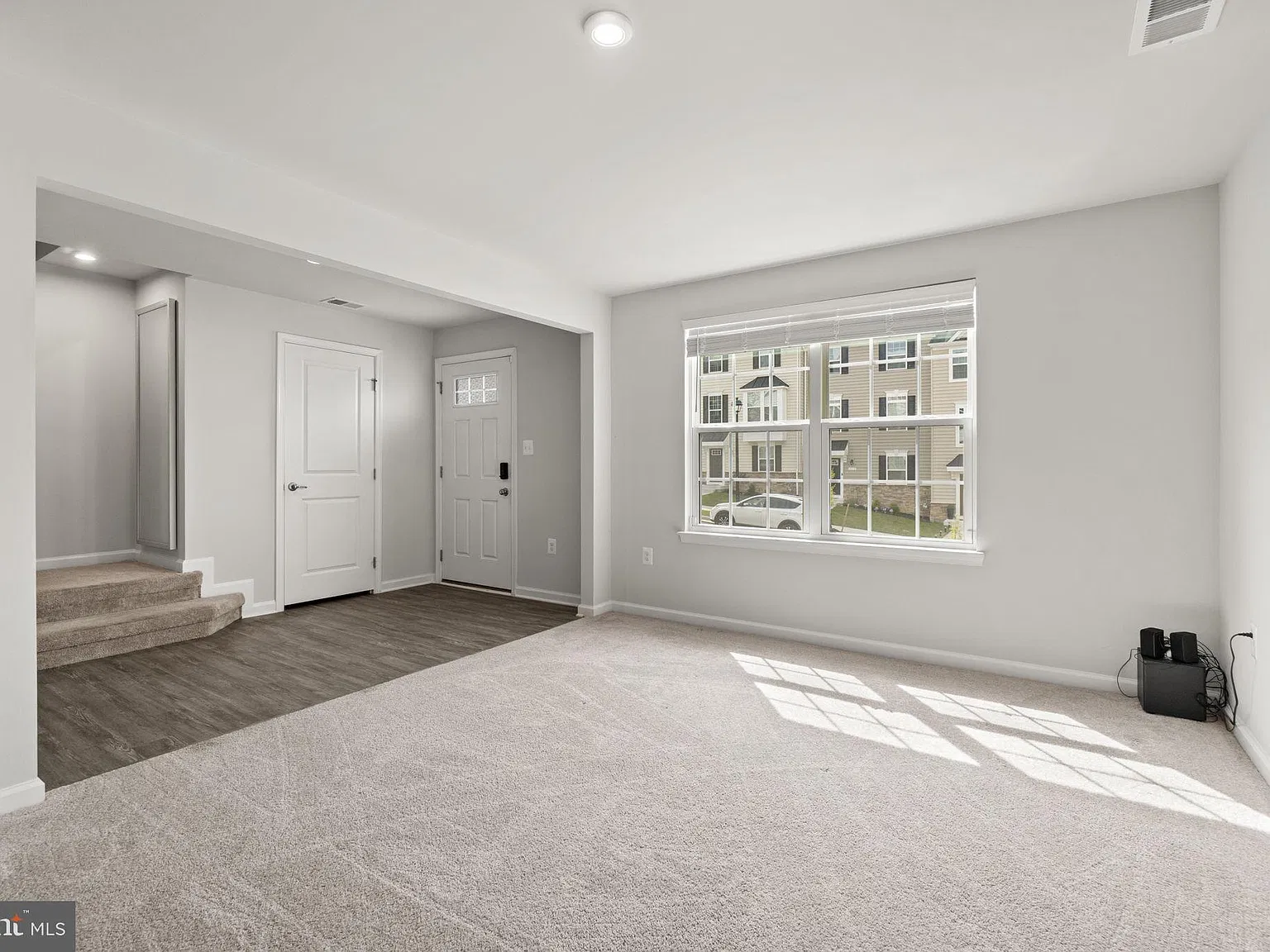 3 bed, 2.5 bath, 2332 sqft, $2,600 — Photo 4