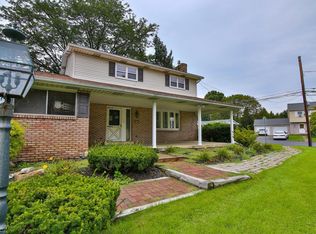1220 Illicks Mill Rd, Bethlehem, PA 18017