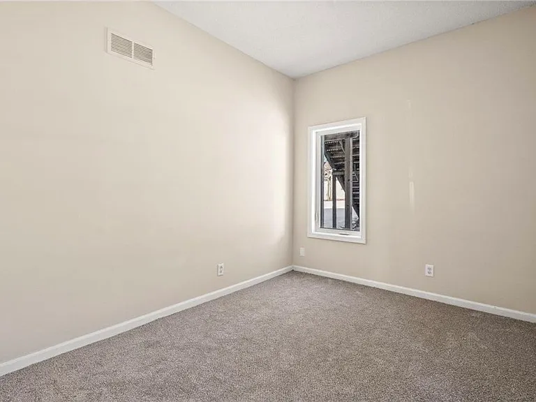 1083 Beech St #1 — Photo 11