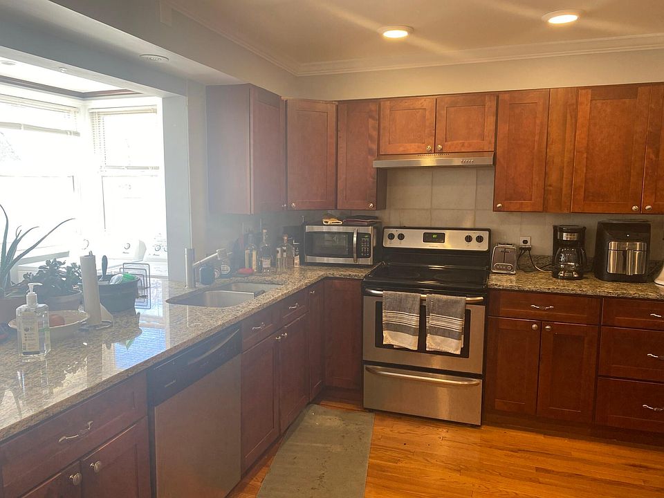 1st image of 76 Central St #1
