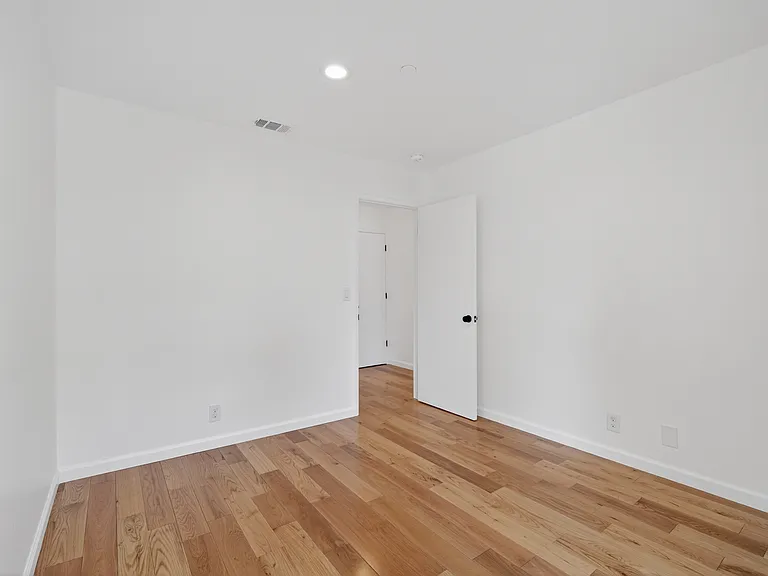 935 La Mesa Ter #G — Photo 15