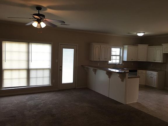 4th image of 1645 White Oak Cir