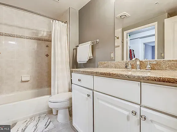 7111 Woodmont Ave #412 — Photo 11
