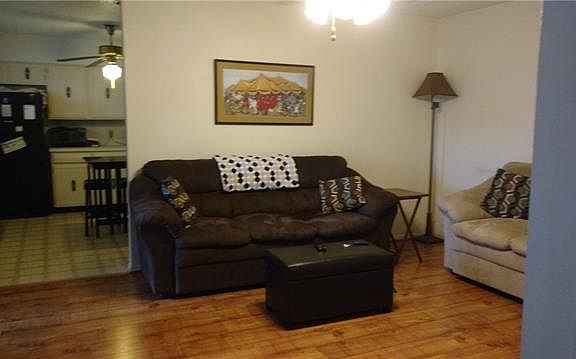 3rd image of 1428 E Park Dr
