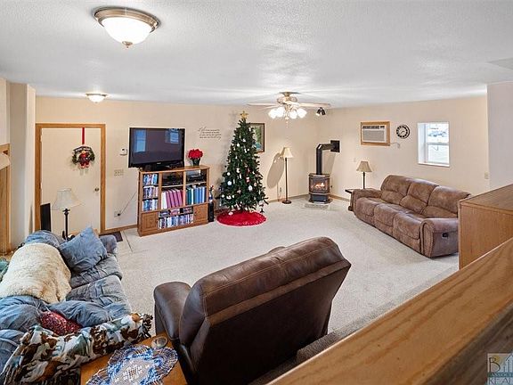 3rd image of 313 1st St SE