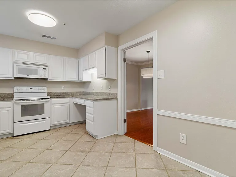 1042 Augusta Dr #1042 — Photo 9