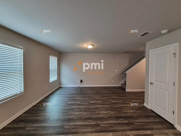 255 Hawthorn Trl — Photo 3