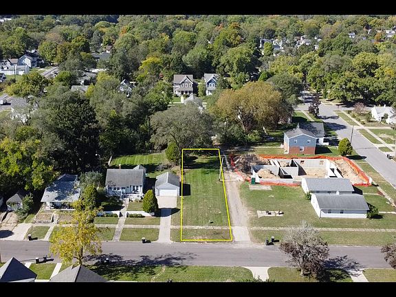 2nd image of 1023 N Hill St