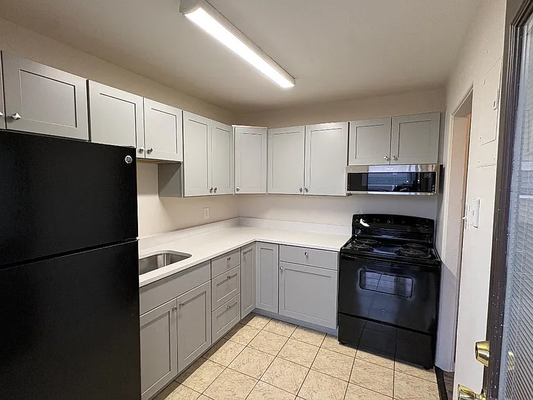 1472 Elmira St #2 — Photo 2