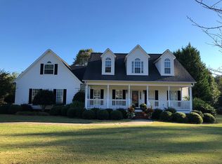 324 Twin Lakes Dr, Gray, GA 31032