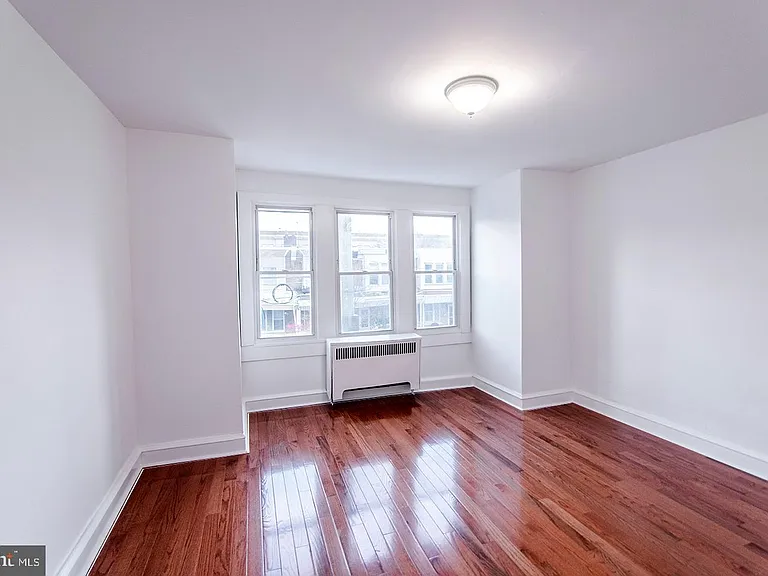 2306 E Cambria St — Photo 11
