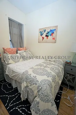 Rented by Universal Realty Group | media 38