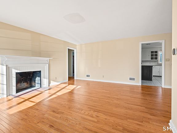 2nd image of 121 View Street