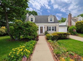 21 Maple Street, Malverne, NY 11565