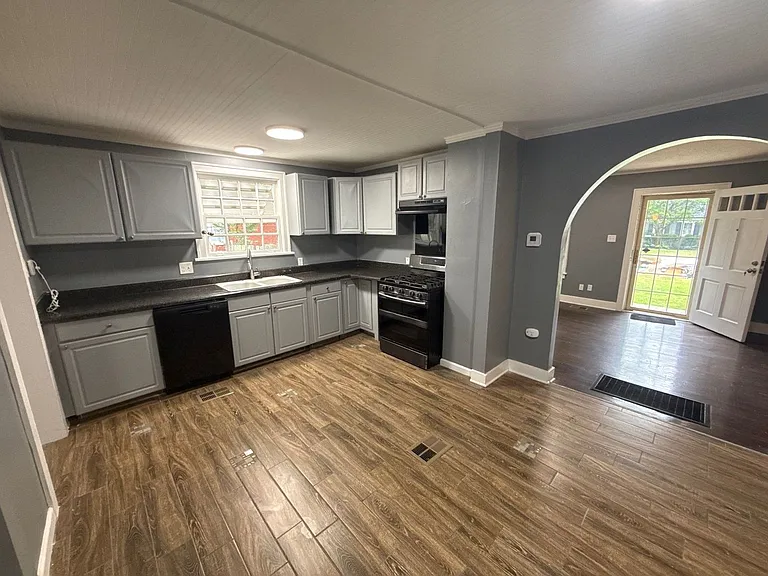 3615 Powell Ave — Photo 6