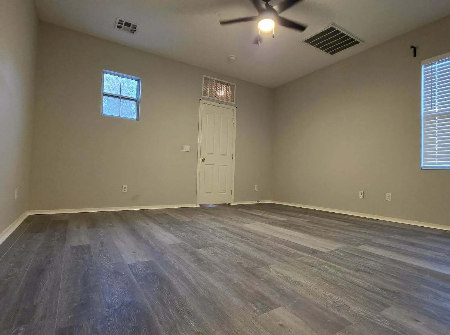 3 bed, 3.0 bath, 1572 sqft, $2,095 — Photo 3