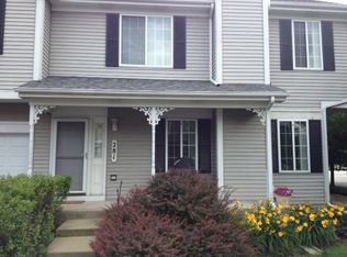 281 Sandhurst Ln, South Elgin, IL 60177