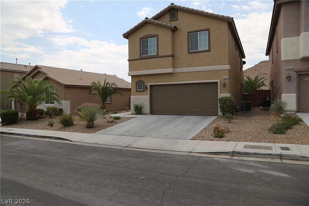 3 bed, 2.5 bath, 1567 sqft, $2,200 — Photo 2
