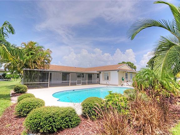 5th image of 2526 SE Petit Ln