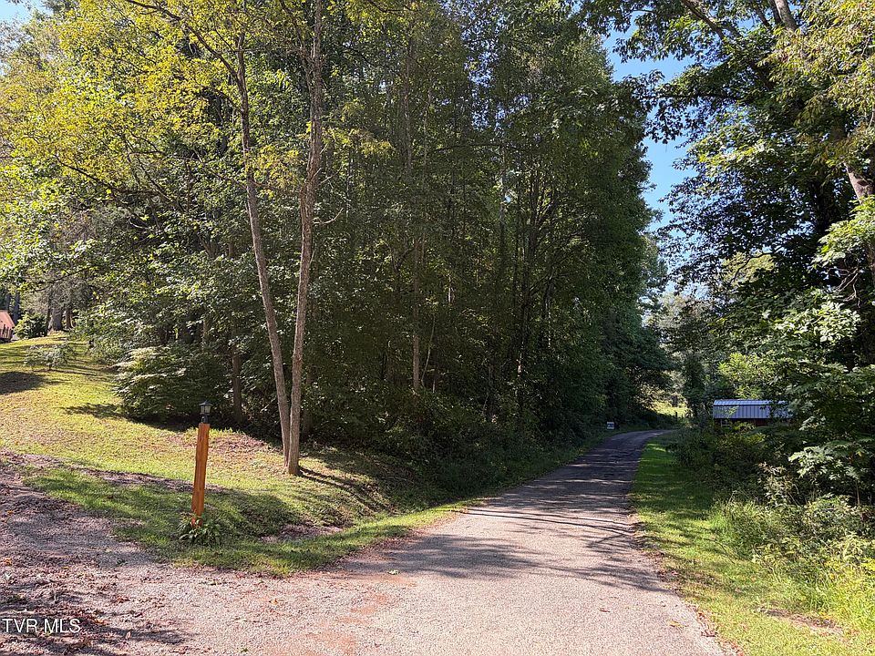 2nd image of Woods Ln