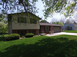 919 Amberly Trl, Green Bay, WI 54311