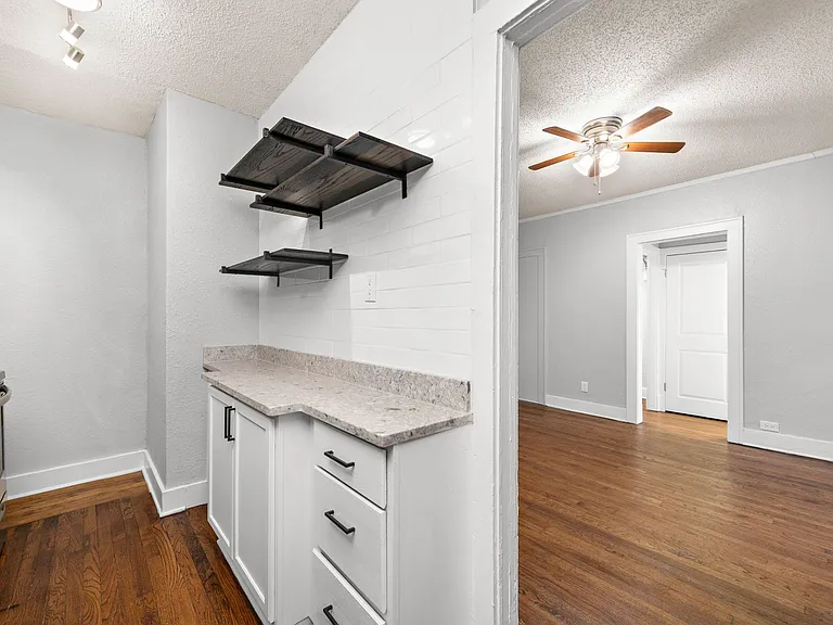 901 E Linwood Blvd — Photo 30