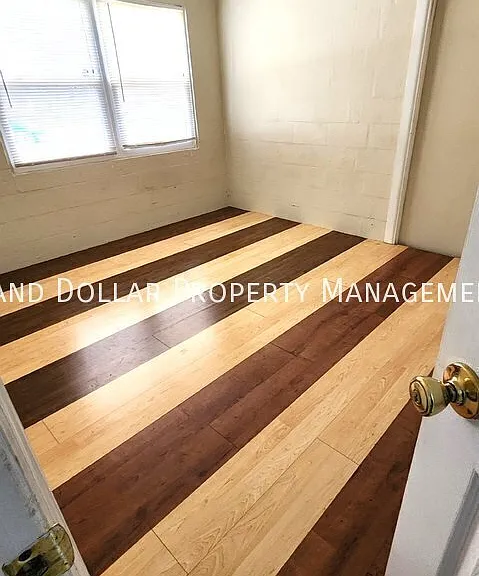 2324 Otis Ave — Photo 12