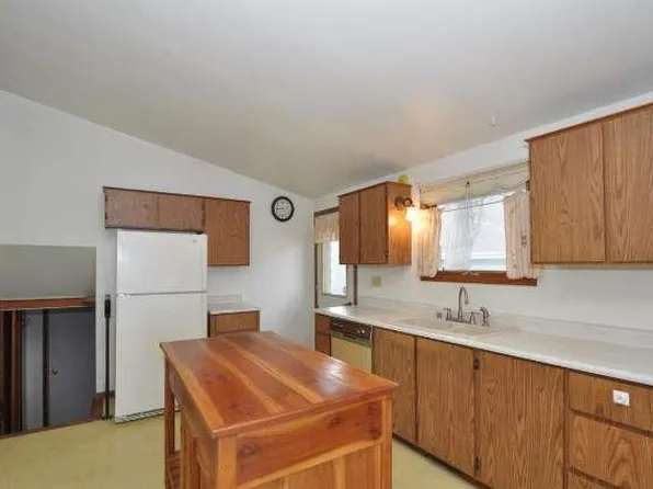 S75W18708 Kingston Dr, Muskego, WI 53150