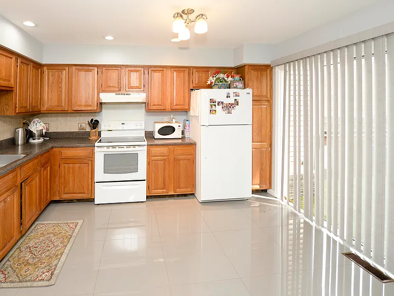 11 Park View Pl #2E — Photo 4