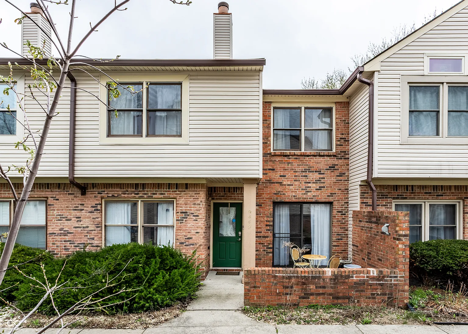 9449 Maple Way photo 1