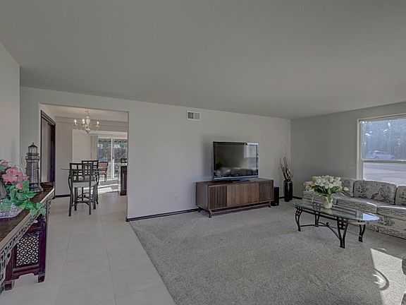 4th image of 1018 Cedar Ave