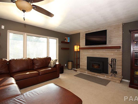 3rd image of 2707 W War Memorial Dr