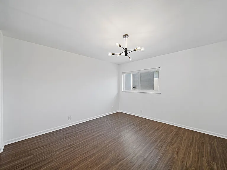 The Edgeworth Apartments — Photo 12