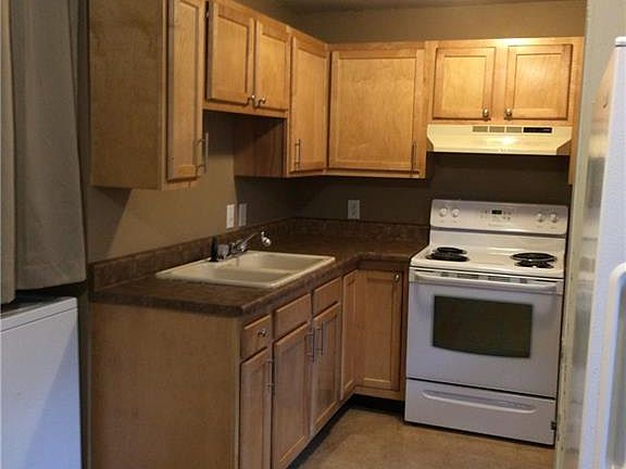 5th image of 1110 E 104th St