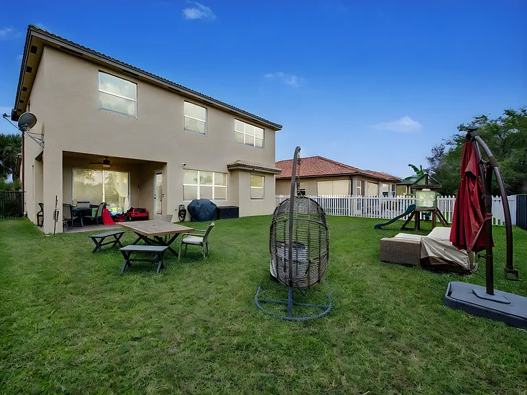 11316 SW Barton Way — Photo 8