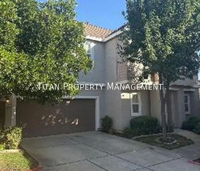 421 Phoenix Cir — Photo 2