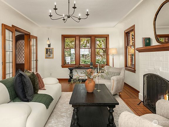 5th image of 2409 29th Avenue W