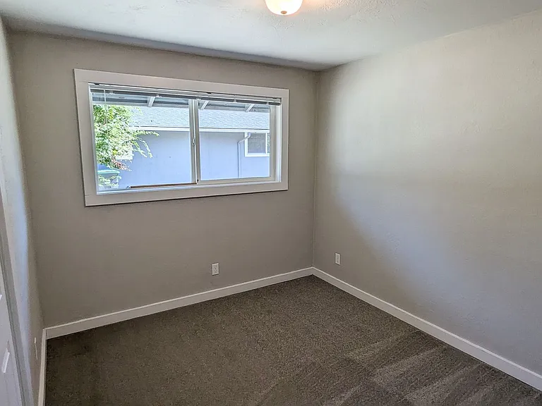 861 Chemawa Rd N — Photo 6