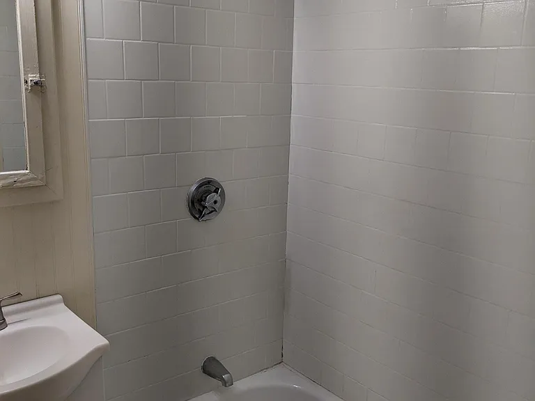 441 Pleasant St #6 — Photo 8