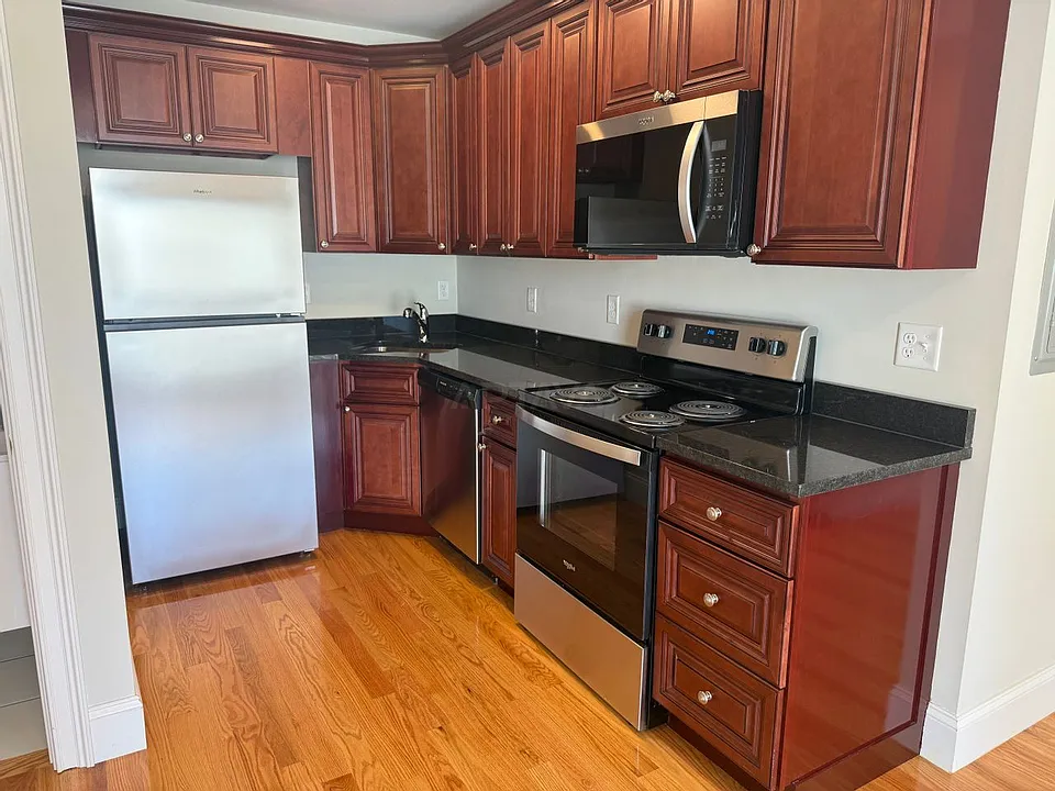 48 Waterhouse St #3