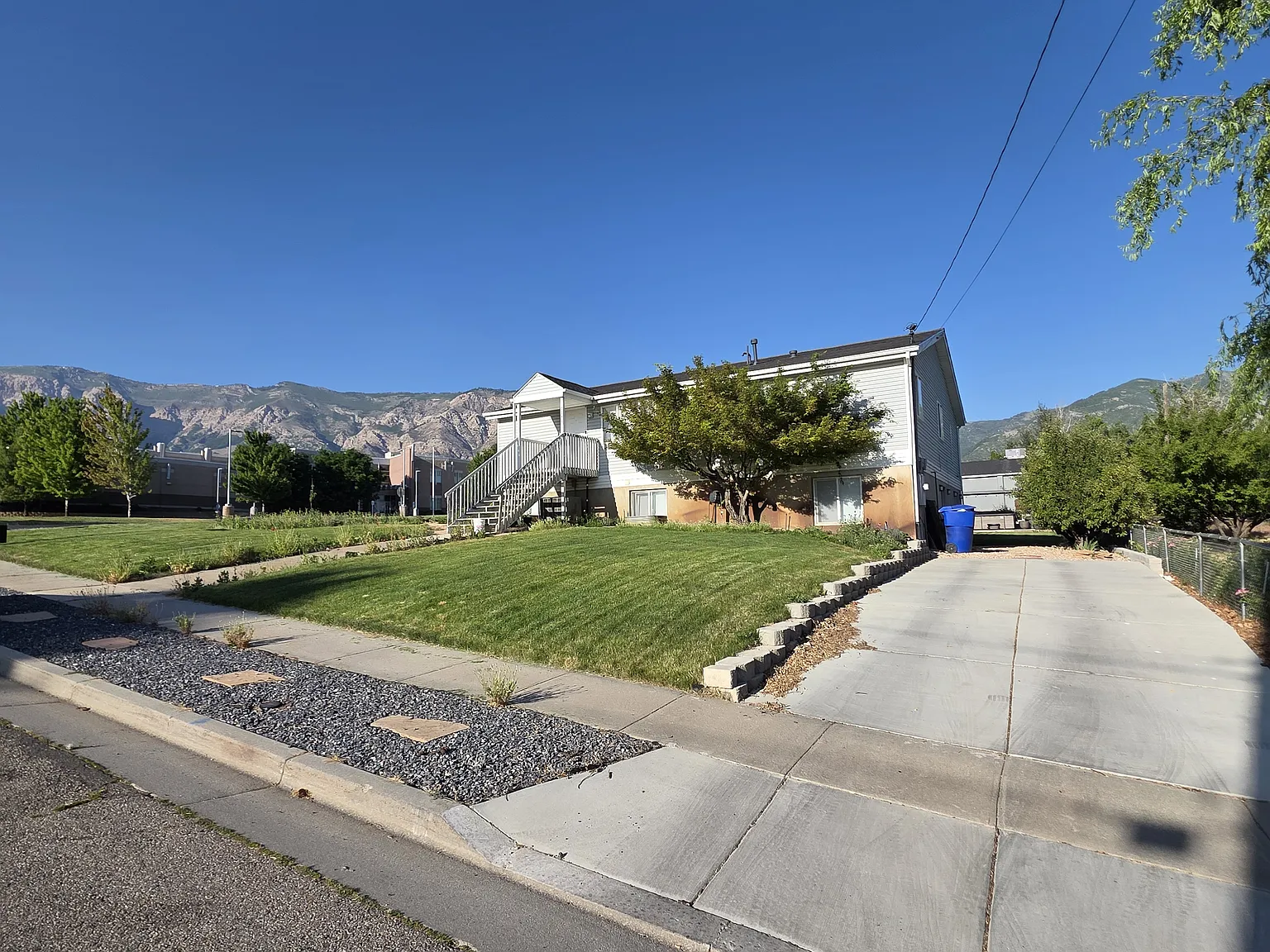3 bed, 1736 sqft, $2,000 — Photo 2