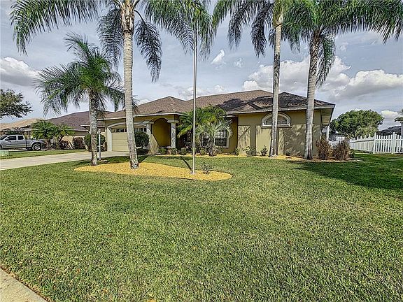 3rd image of 221 Ruby Lake Ln