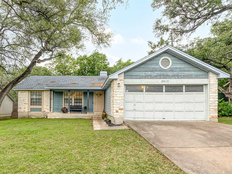 8812 United Kingdom Dr — Photo 1