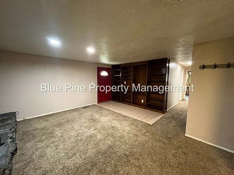 1080 Halsey St — Photo 3