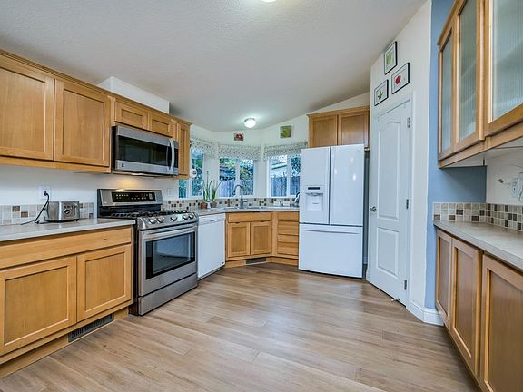 5th image of 31 Chelsea Circle