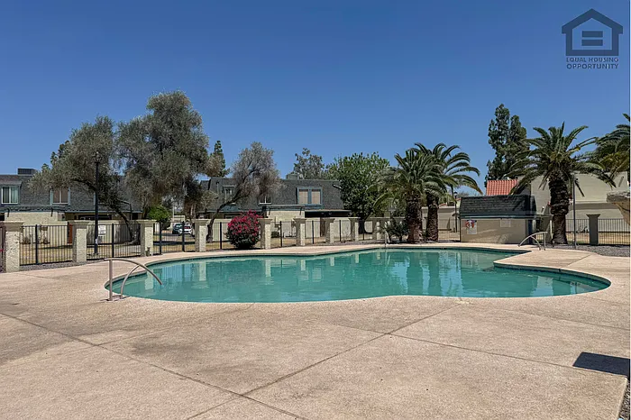 3202 W Loma Ln #2 — Photo 6