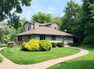 638 W Riverview Dr, Glendale, WI 53209